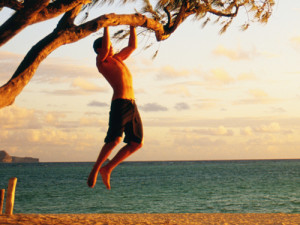 outdoor-action-pull-up-tree-beach-20102011